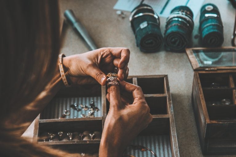 6 Best Jewelry Insurance Options In 2024 - Benzinga