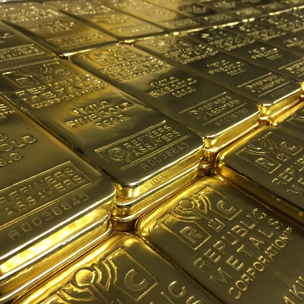 Gold Futures Explained For Beginners • 2024 • Benzinga