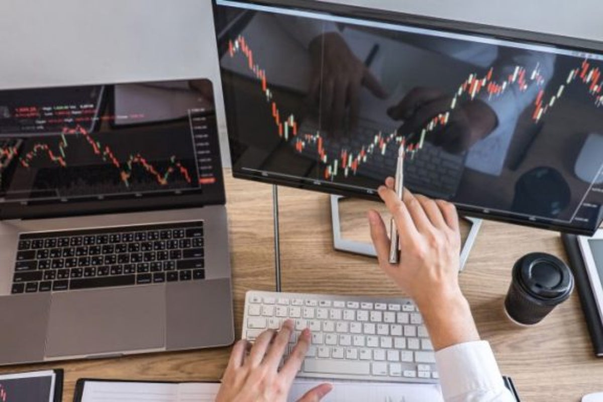 11 Methods To Keep away from Dropping Cash Buying and selling Foreign exchange • Benzinga
