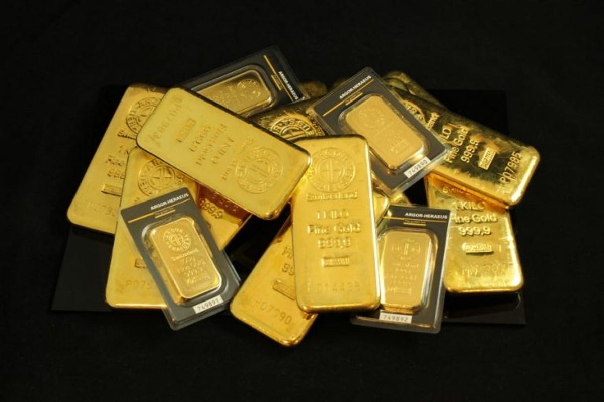 How Much is a Gold Bar Worth? - Benzinga