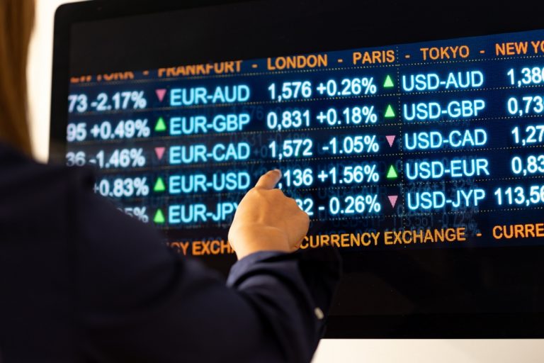 Analyzing Trump's Tariffs: Impacts on the U.S. Dollar and Currency Trading